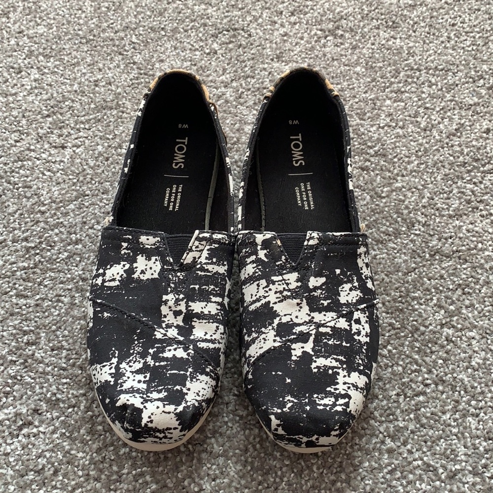 Toms slip on leopard shoe